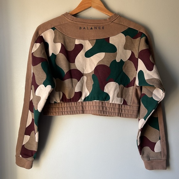 Balance Athletica Mountainside Cropped Crew Sweater Camo size S - Picture 4 of 7